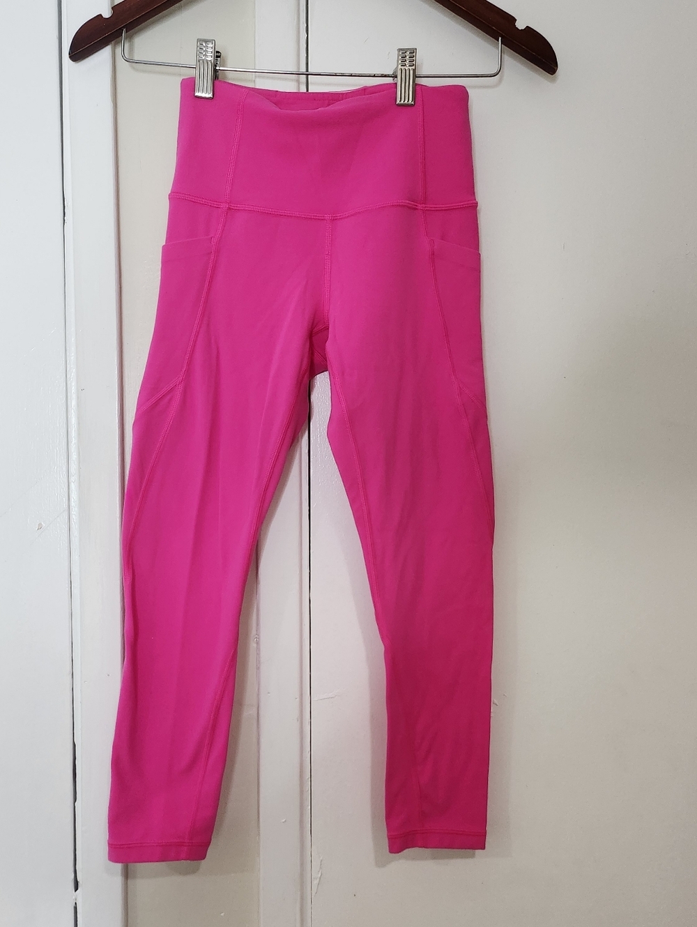 Athleta Hot Pink Cropped Leggings